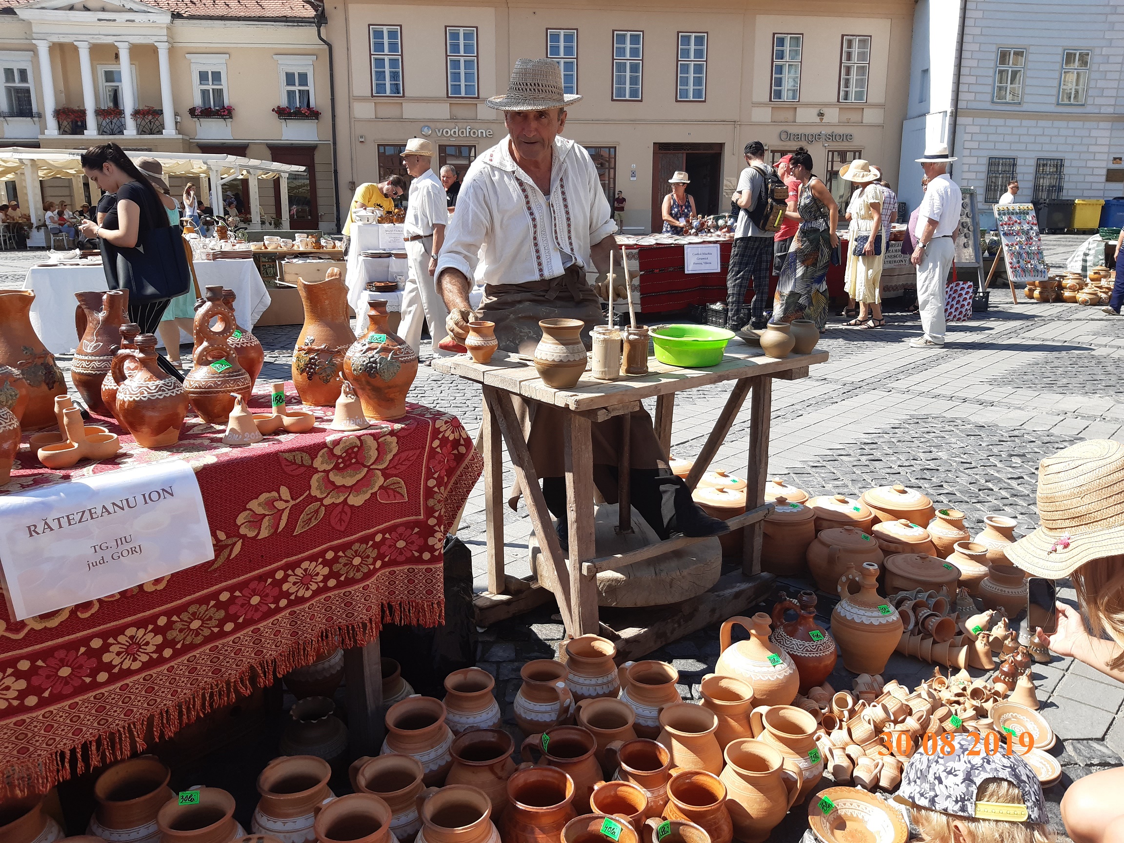 Cel mai longeviv eveniment al Sibiului cultural, Târgul Olarilor, revine în Piaţa Mare