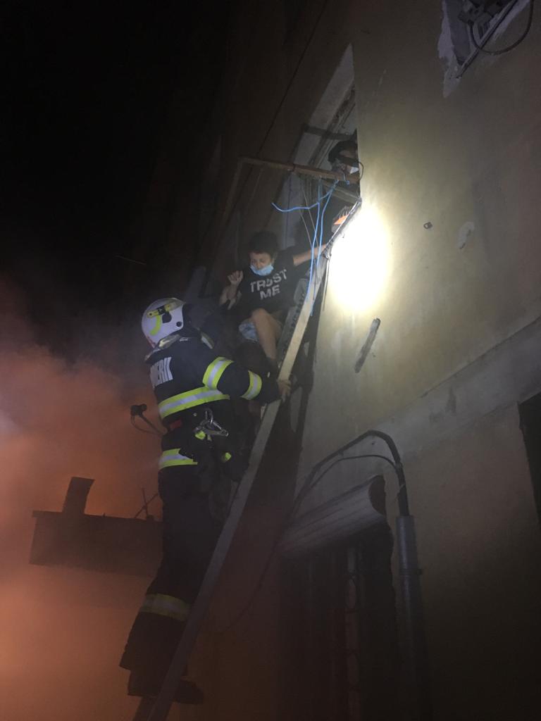 15 pompieri militari au intervenit la stingerea unui incendiu în Mediaș