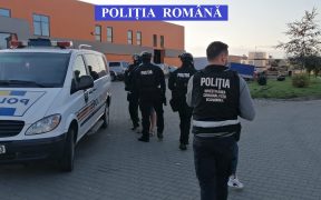50.000 de lei și 1.110 euro, cantitatea de 5.705 litri alcool și 3.360 de țigarete, confiscate de polițiști