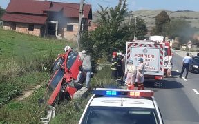 Un șofer a pierdut controlul direcției autoturismului și a intrat într-un cap de pod