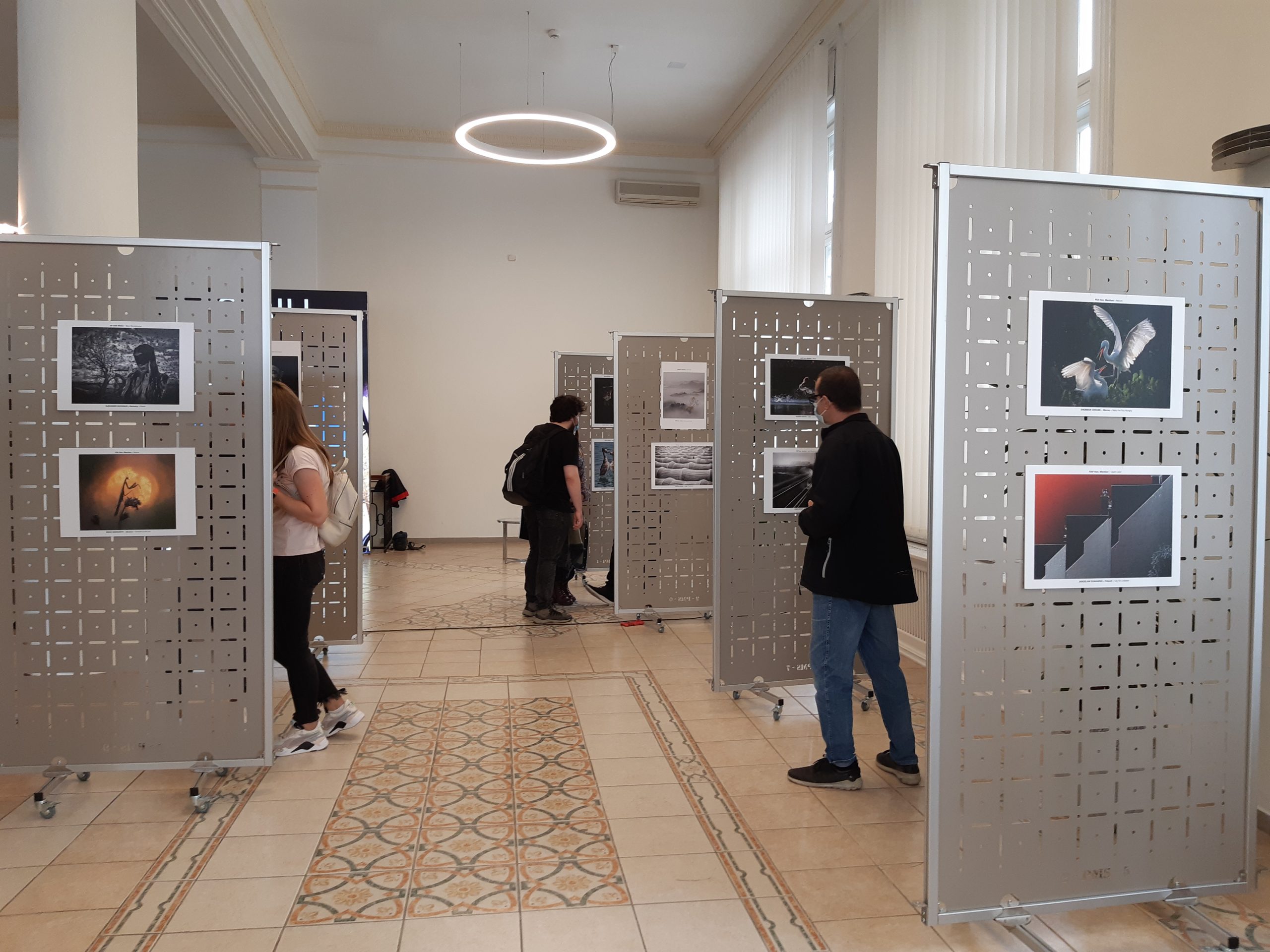 Iubitorii de fotografie pot admira timp de 3 săptămâni, lucrările selectate de la artiști fotografi din 60 de țări