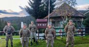 Cadeții AFT au executat un marș de antrenament și documentare în cinstea Zilei Armatei României