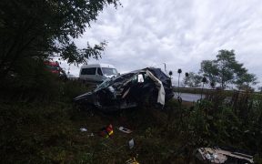 FOTO- Accident rutier cu o persoană încarcerată la ieșirea din Nocrich spre Agnita