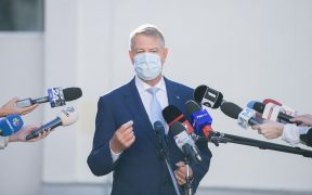 Klaus Iohannis: Vaccinarea întregii populații va începe cel mai devreme în primăvară