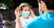 Masca devine obligatorie pe o rază de 100 de metri în jurul tuturor unităților de învățământ