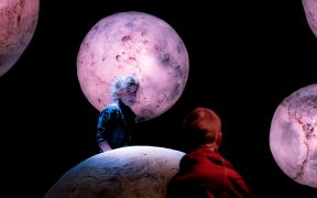 Fațada Teatrului „Gong” din Sibiu va fi iluminată simbolic în culoarea roz