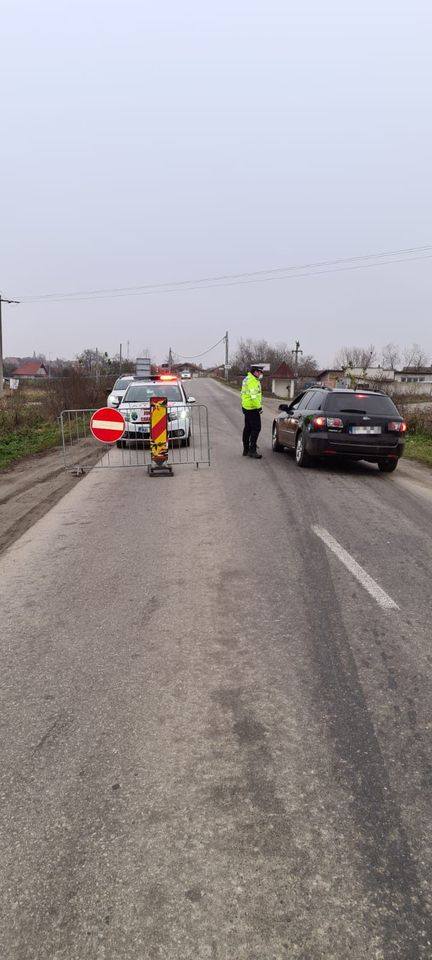 FOTO- Polițiștii rutieri, jandarmii și polițiștii locali fac controale în cele trei localități carantinate (Mediaș, Avrig și Orlat)