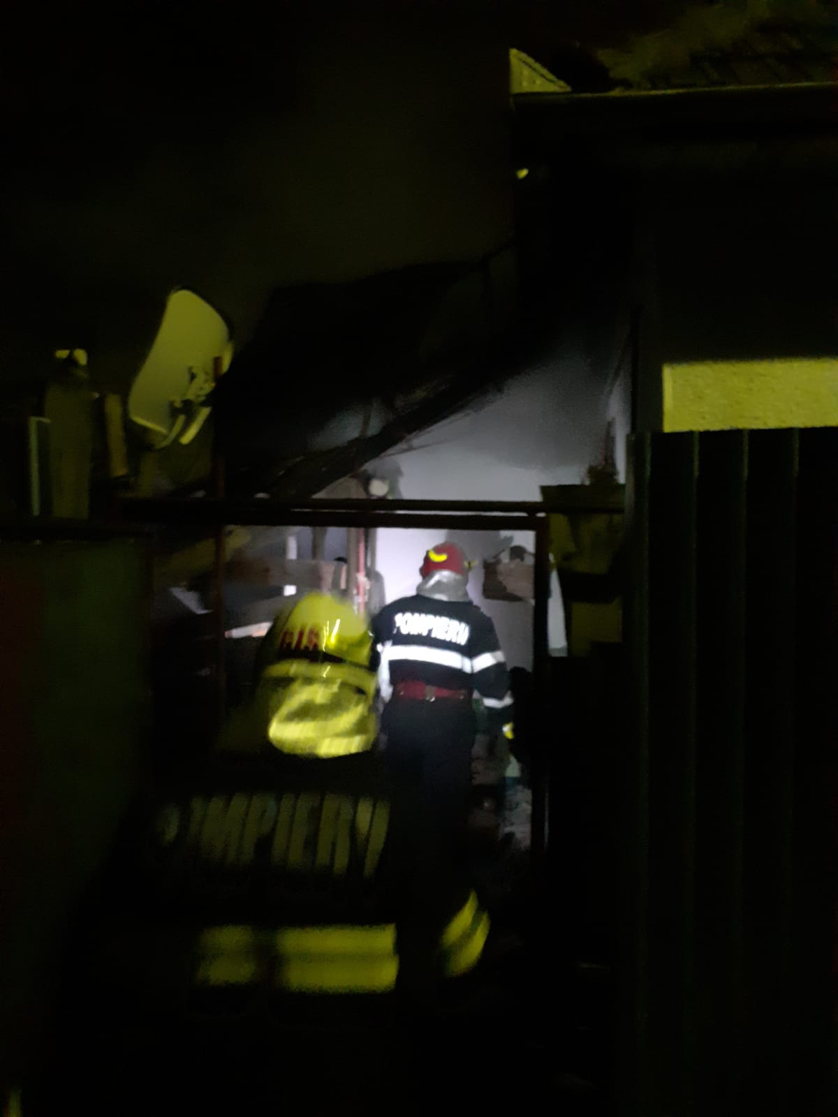 ISU Sibiu: Două misiuni de stingere, desfășurate în cursul nopții trecute