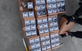 Peste 15.000 de sticle de parfum depistate în cadrul unei acțiuni pe linia verificării legalității transportului de marfă