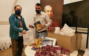 Foto- Moş Crăciun a ajuns şi la Muzeul Naţional Brukenthal
