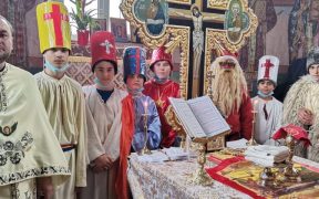 FOTO- Tradiţii şi daruri de Moş Crăciun la Arpaşu de Jos, judeţul Sibiu