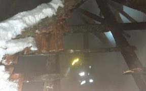 Coș de fum deteriorat, cauza unui incendiu în Arpașu de Sus
