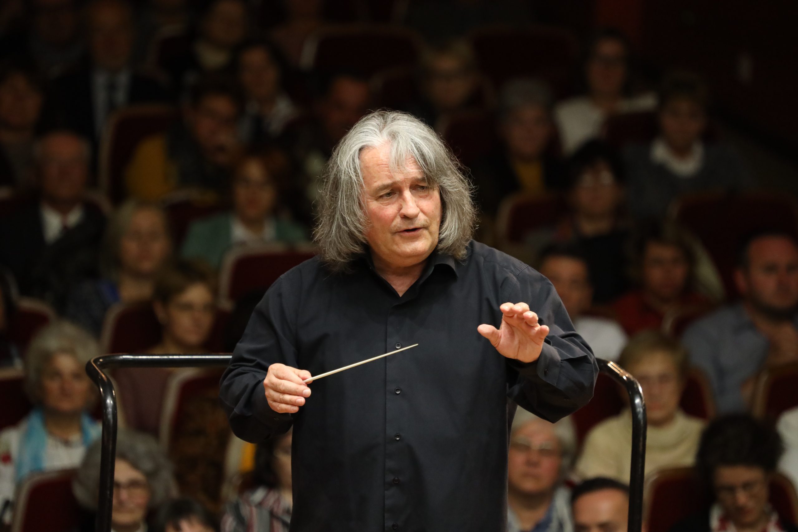 Maestrul Horia Andreescu revine pe scena Filarmonicii Sibiu