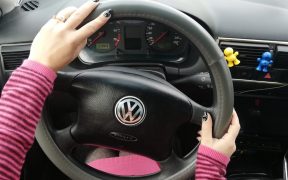 Șoferiță de ocazie, dar fără permis