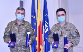 Doi militari din colectivul Spitalului Militar, decorați de președintele României