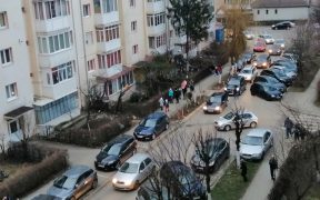 Aproximativ 74% din elevii înscriși în unitățile de învățământ din județul Sibiu s-au prezentat astăzi la școală