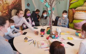 După multe luni de pandemie a avut loc reunirea cercului de lectură din Săcădate