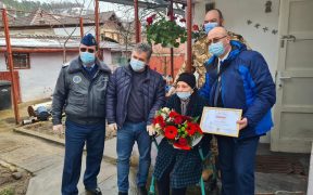 Doi veterani de război, premiați de primarul Gheorghe Roman