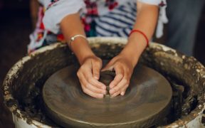 Muzeul ASTRA: În vacanță decorăm ceramică