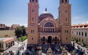 Restricții în trafic pentru desfășurarea slujbelor religioase de Paște