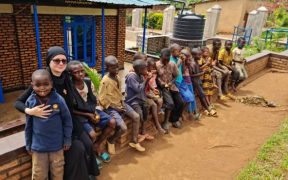 Campania „Îmbracă un copil de Paști” a ajuns în Africa