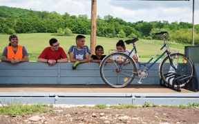 Mocănița are de astăzi atașat un vagon pentru biciclete
