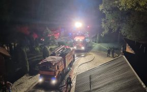 Incendiu puternic în Arpașu de Sus- 10 turiști s-au autoevacuat