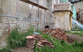Se lucrează la foc continuu pentru restaurarea bisericii fortificate din Alma Vii