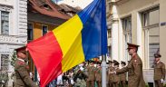 Drapelul Național al României, arborat din nou, în Piața Mare