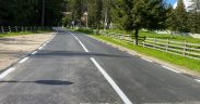 Drumul spre Păltiniș a fost asfaltat pe tronsonul din apropierea schitului