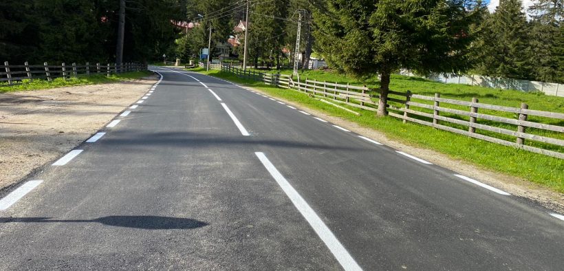 Drumul spre Păltiniș a fost asfaltat pe tronsonul din apropierea schitului