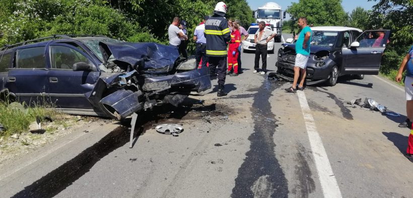 Accident rutier produs între două autoturisme pe DJ 106, Hosman-Cornățel