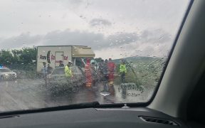 2 autoturisme implicate într-un accident rutier produs în zona localității Nocrich