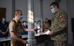 Medici ai Spitalului Militar din Sibiu au primit Semnul onorific În Serviciul Patriei