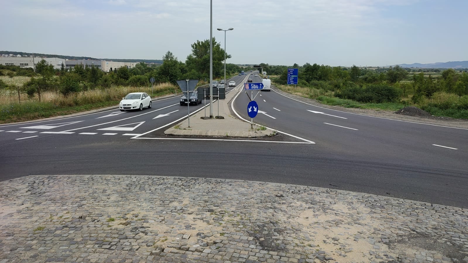 FOTO Lucrările de marcaje rutiere finalizate pe DN1 în zona Veștem - Șelimbăr FOTO Lucrările de marcaje rutiere finalizate pe DN1 în zona Veștem - Șelimbăr