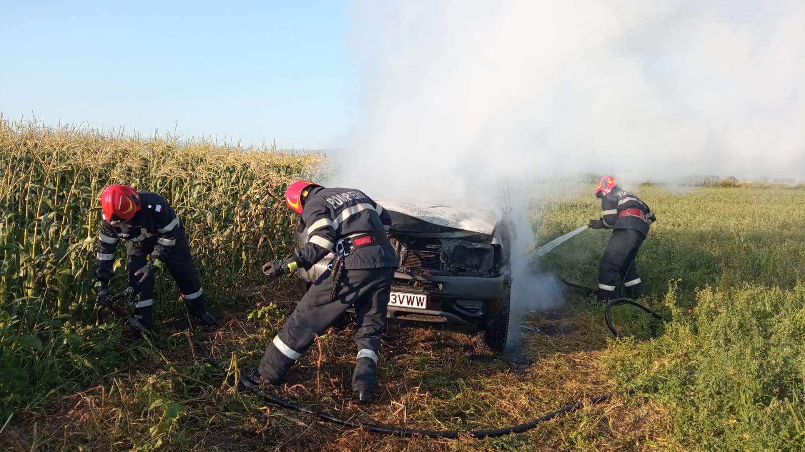 FOTO- Un autoturism de teren s-a făcut scrum în Șura Mare
