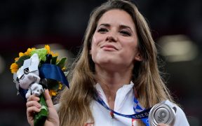 Și-a scos la licitație medalia câștigată la JO 2020 pentru a ajuta un copil să se opereze la inimă