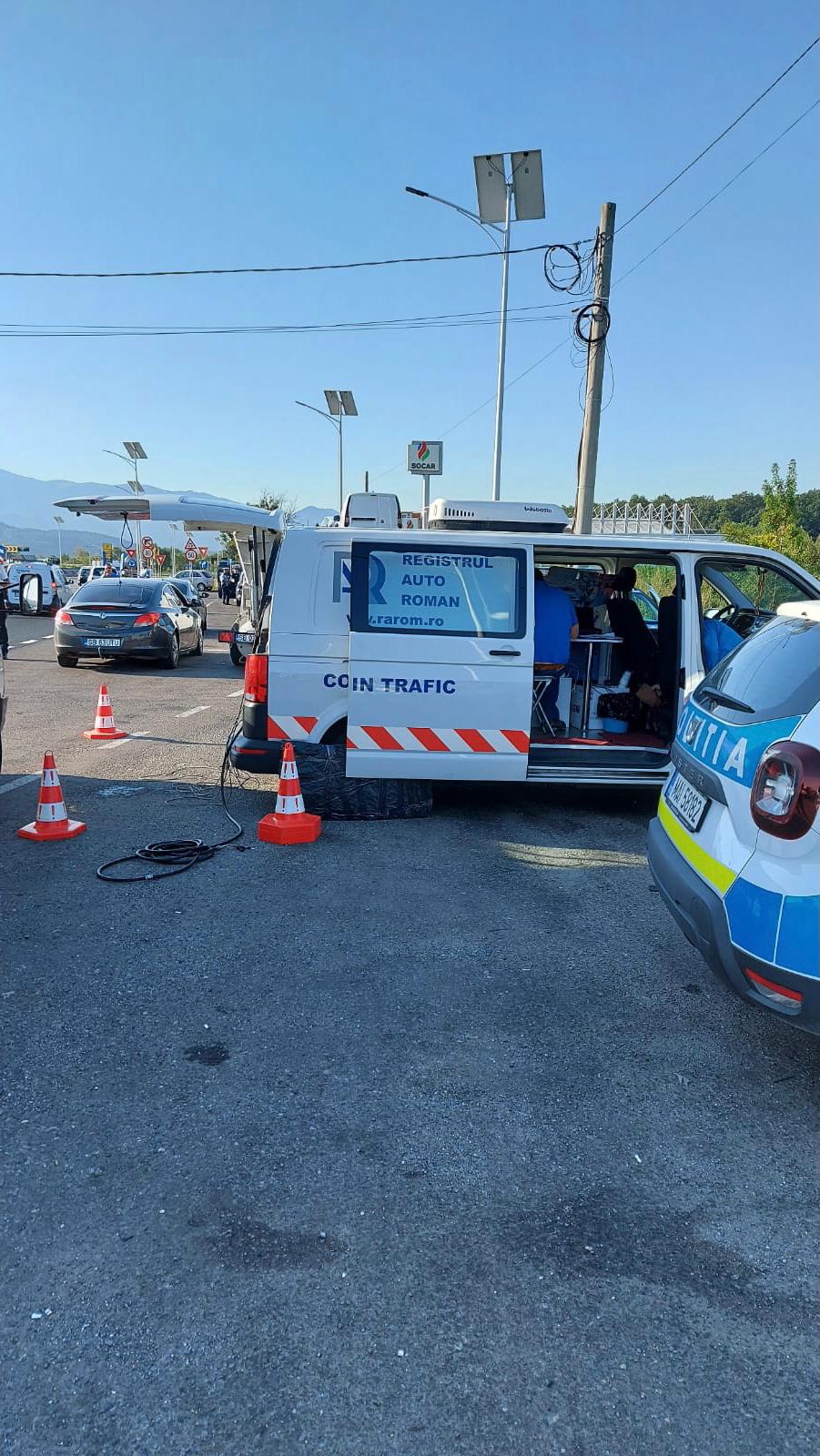 Polițiștii au aplicat 247 de sancțiuni contravenționale, au reținut în vederea suspendării 43 de permise de conducere și au retras 14 certificate de înmatriculare