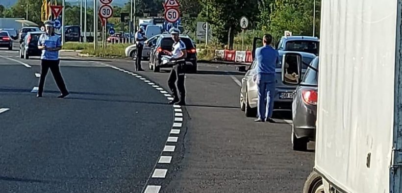Polițiștii au aplicat 247 de sancțiuni contravenționale, au reținut în vederea suspendării 43 de permise de conducere și au retras 14 certificate de înmatriculare