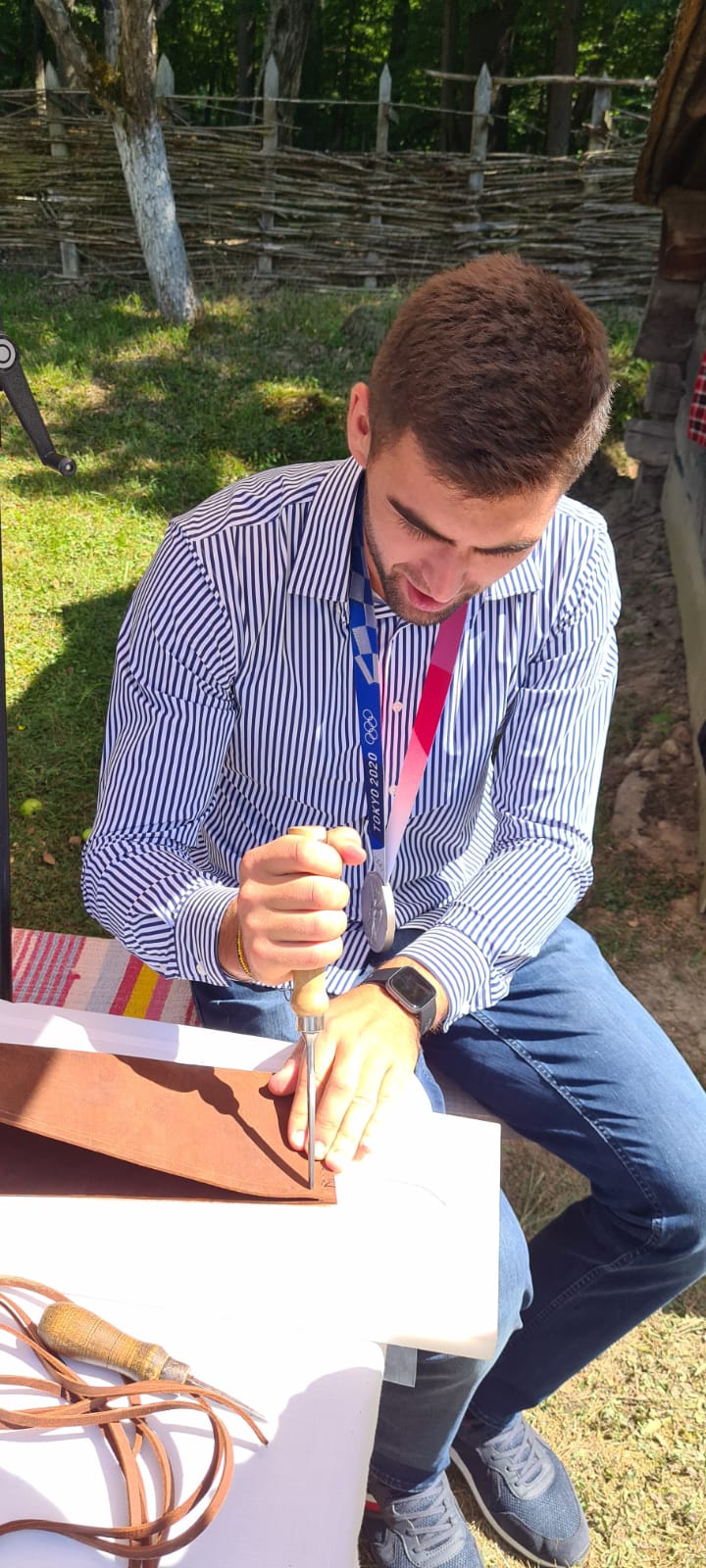 FOTO Campionii olimpici la canotaj, Ancuța Bodnar și Mihăiță Țigănescu, oaspeți de seamă în Muzeul ASTRA