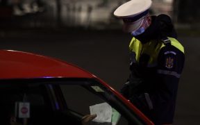 Primul oraș din țară în care revin restricțiile. Se vor închide magazinele, iar circulația este interzisă după ora 20