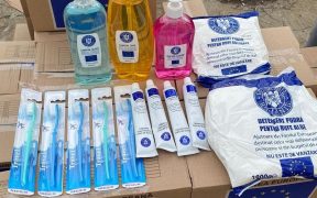 Primăria Sibiu distribuie o nouă tranșă de pachete cu produse de igienă persoanelor defavorizate