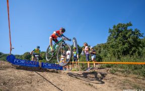Peste 200 de cicliști se întrec la Mediaș XCE & XCO 2024