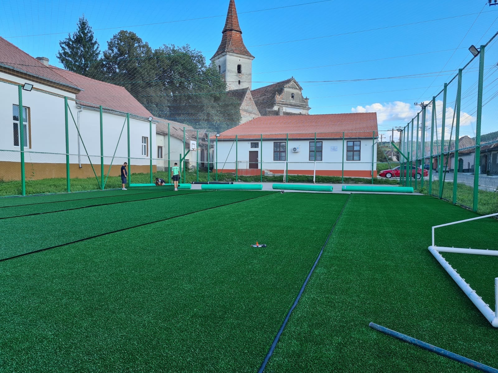 FOTO Veste bună pentru copiii din Agârbiciu. Acum au teren de sport mulțifuncțional