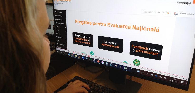 Peste 350 de elevi din județul Sibiu continuă programul Digitaliada în anul școlar 2021 - 2022