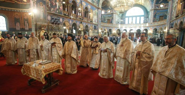 Sfânta Liturghie şi un Te Deum, oficiate în Catedrala mitropolitană din Sibiu la începutul noului an universitar