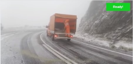 VIDEO Polițiștii sibieni îndeamnă prin poezie șoferii să plece echipați la drum