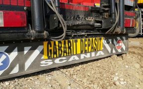 Restricții în trafic pe Valea Oltului din cauza unui transport agabaritic