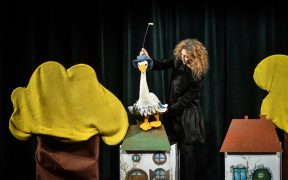Intrarea gratuită la teatru pentru cei care aleg o modalitate alternativă de transport