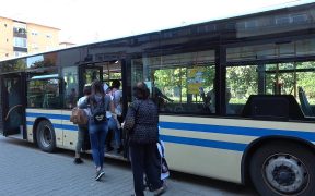 Elevii din Mediaș vor avea transport gratuit. Cum se obține cardul Meditur